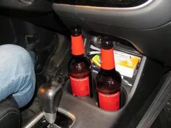 Можно ли выпивать в припаркованной машине?